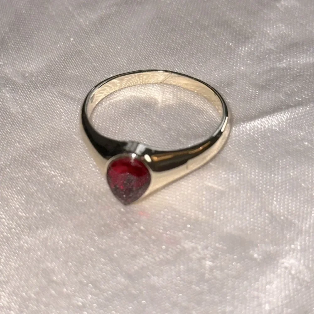 Draper James Gold Ring with Red Gemstone size 9‎
